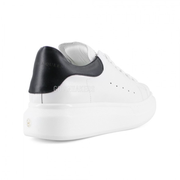 Женские кроссовки Alexander McQueen Luxe Monochrome Leather